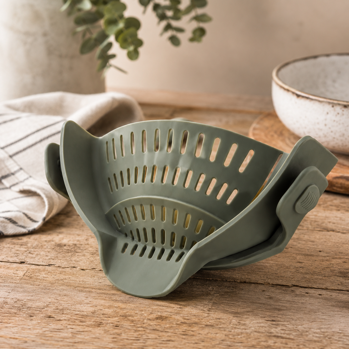 Clip-On Silicone Pot Strainer